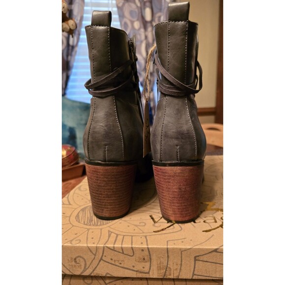 93 Vintage Boots Women 11 Grey Gray Laceup Block Heel NEW - Picture 4 of 6